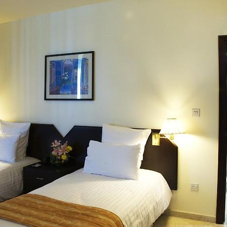 Avari Hotel Apartments - Al Barsha Дубай Екстериор снимка