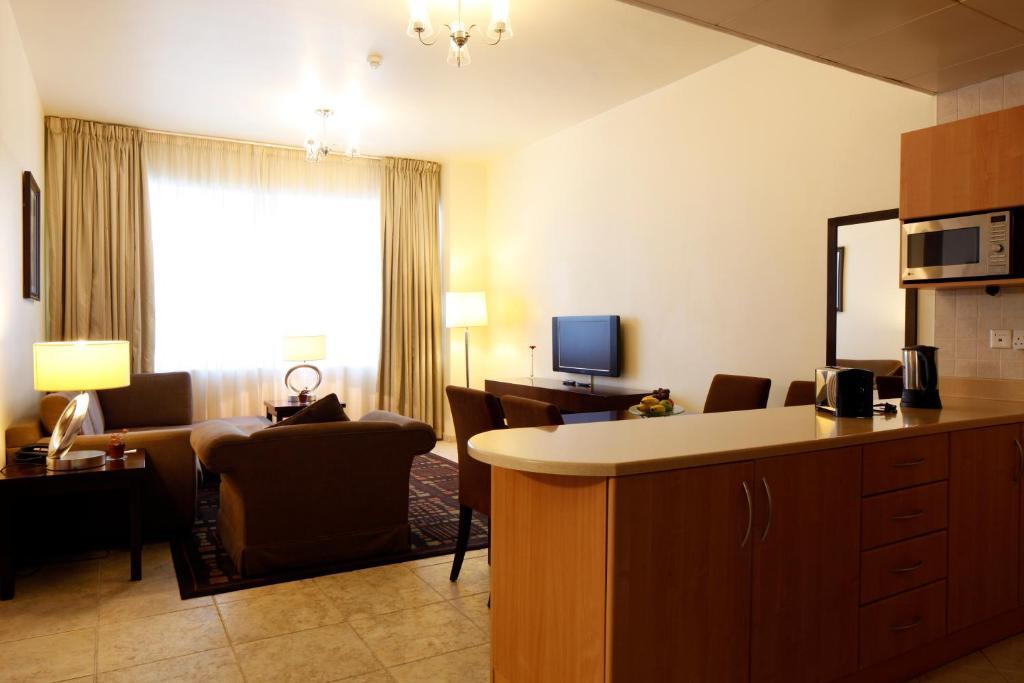 Avari Hotel Apartments - Al Barsha Дубай Екстериор снимка