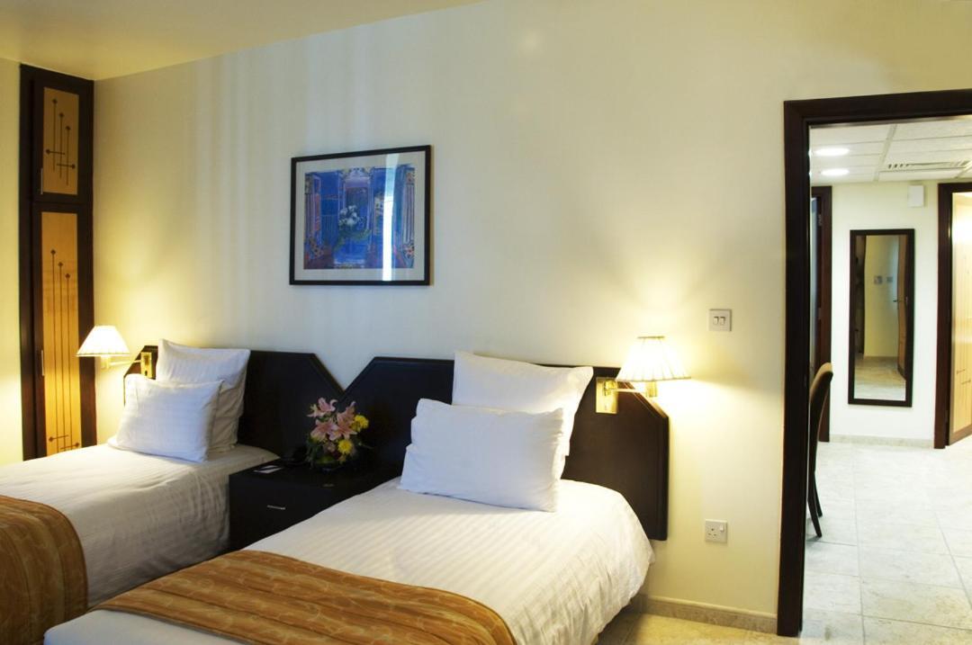 Avari Hotel Apartments - Al Barsha Дубай Екстериор снимка